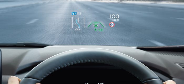 Interface Nissan Intelligent Mobility pada head up display X-Trail e-POWER.