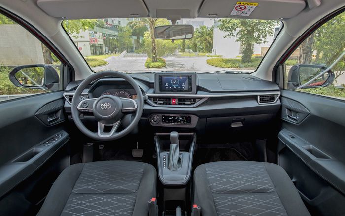 Interior Toyota Wigo spek Vietnam.