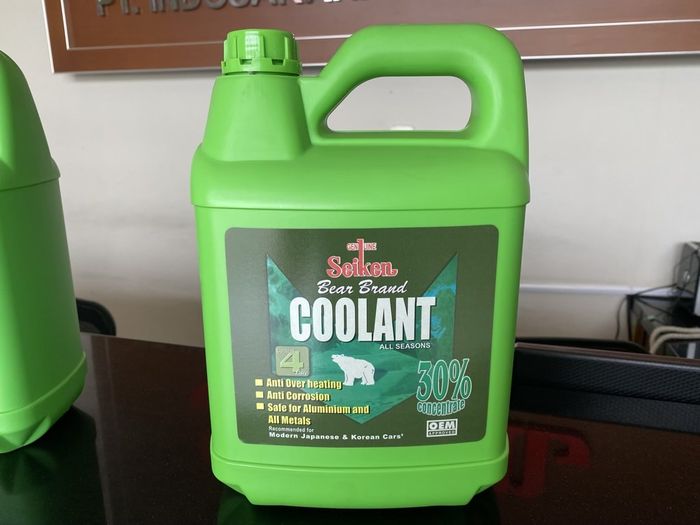 Coolant radiator dengan konsentrat 30% cocok untuk digunakan di mobil Jepang dan Korea.