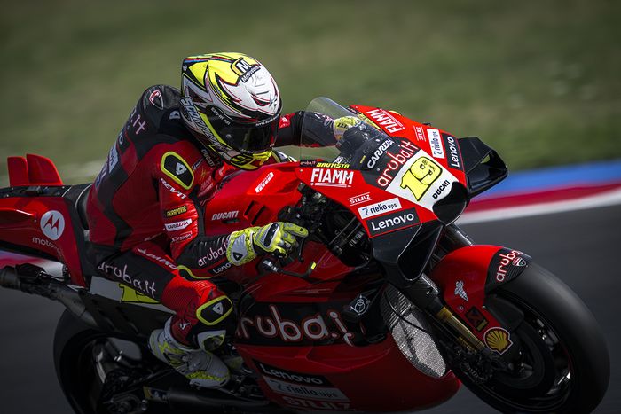 Alvaro Bautista nyobain Ducati Desmosedici GP23
