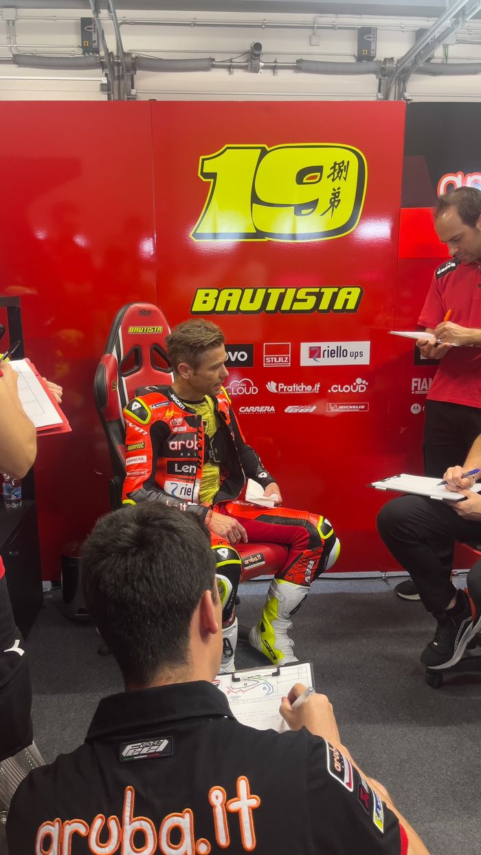 Alvaro Bautista nyobain Ducati Desmosedici GP23