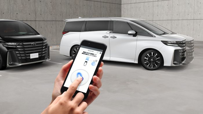 Toyota Vellfire generasi terbaru sudah memiliki fitur Advanced Park.