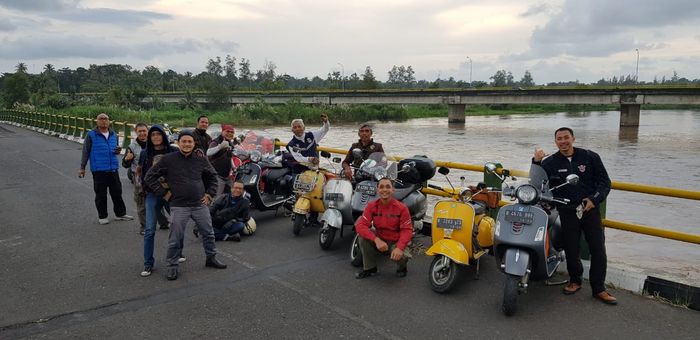 Canivespa merupakan perkumpulan penggemar Vespa dari alumni SMA Kolese Kanisius