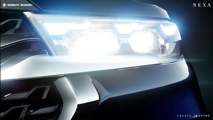 Lampu depan Suzuki Invicto memiliki DRL khas Nexa dan double reflector.