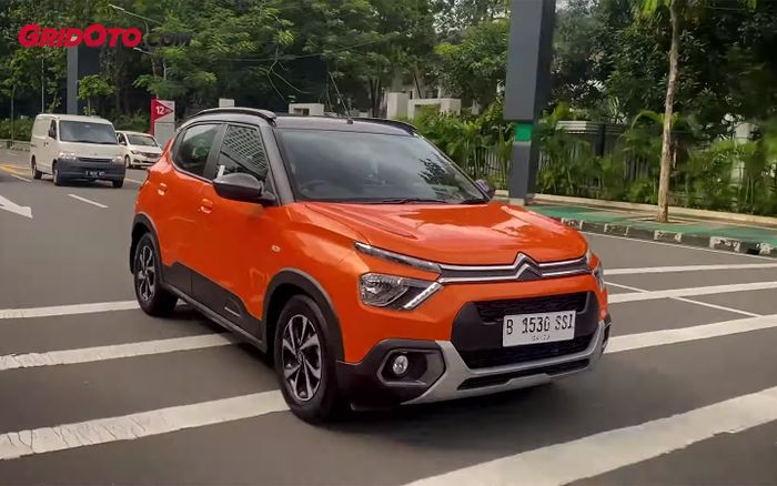 Bantingan suspensi Citroen C3 terasa nyaman saat melewati speed bump.