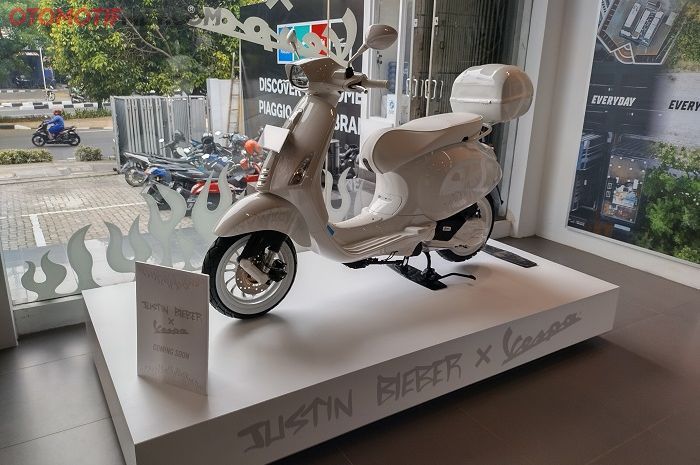 detail tampilan Vespa X Justin Bieber.
