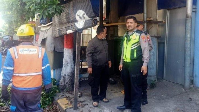 Kabel gardu trafo di Sidotopo Lor, Surabaya, Jawa Timur dimaling komplotan naik Mitsubishi Xpander