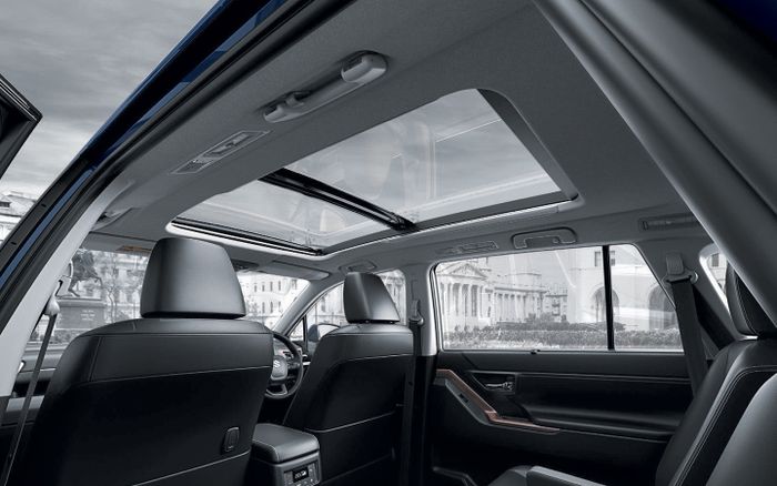 Panoramic sunroof Suzuki Invicto.