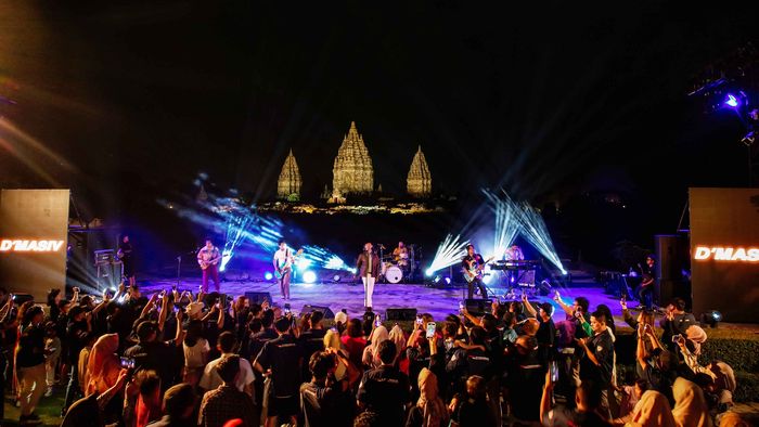 Acara ditutup dengan makan malam di Rama Shinta Garden Resto dengan pemandangan Candi Prambanan serta penampilan band D'MASIV.
