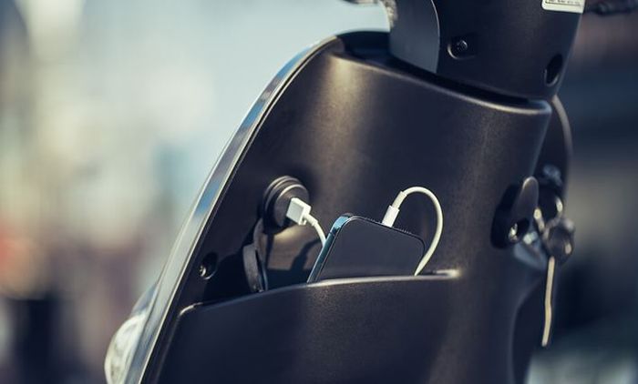 Honda Tapas 100 sudah dilengkapi port USB.