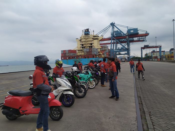 Container Terminal Rider's Community rayakan ulang tahun yang ke-5 dengan touring dan bakti sosial ke Lampung 