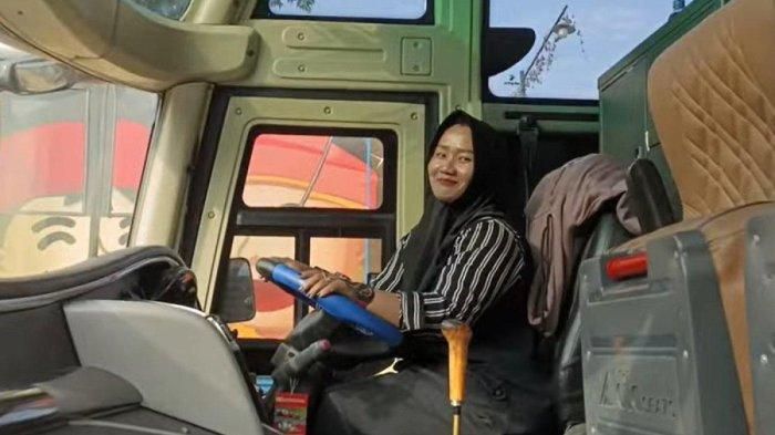 Wiwid Lestari, sopir bus cantik PO Mahendra Transport Indonesia (MTI)