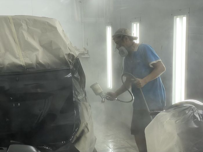 Ilustrasi. Cat mobil di ruangan oven lebih efisien dalam pengerjaan dan hasilnya tetap optimal.