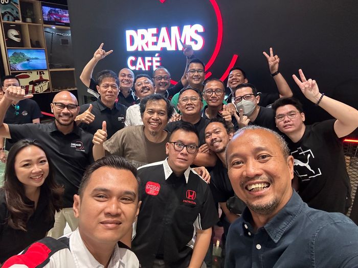 Honda Owners Journalist turut hadir di Dreams Cafe bersama komunitas Honda lainnya