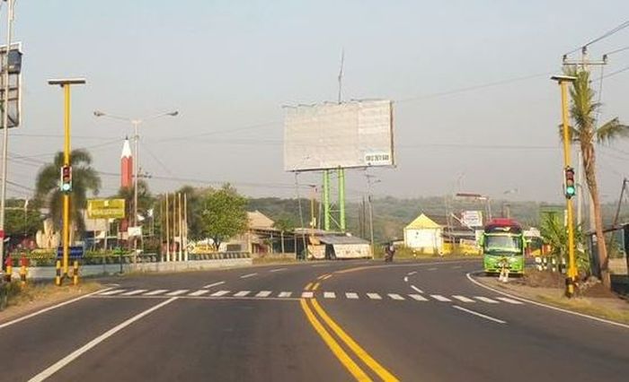 ilustrasi marka jalan warna kuning
