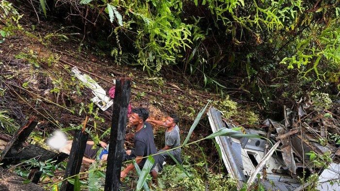 evakuasi sopir bus yang terjun jurang sedalam 150 meter di Terangun, Gayo Lues, Aceh