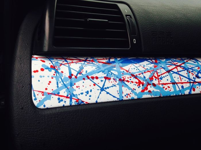 Detail cipratan cat menjadi aksen tersendiri pada panel interior mobil.