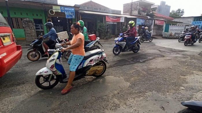 Jalan Kapuk Kamal Raya, perbatasan Kalideres, Jakarta Barat dan Penjaringan, Jakarta Utara dikenal jalur tengkorak