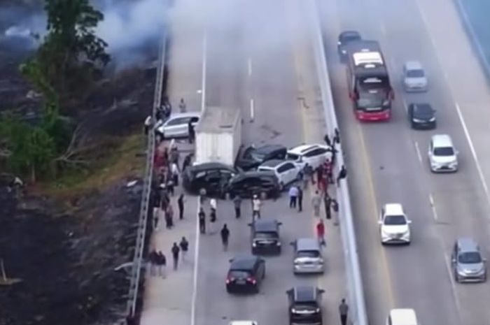 Tabrakan beruntun di Tol KM 253 Jalur Pejagan - Pemalang