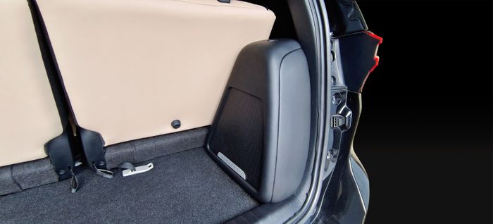 Modifikasi Toyota Fortuner Altera dilengkapi juga dengan modifikasi audio