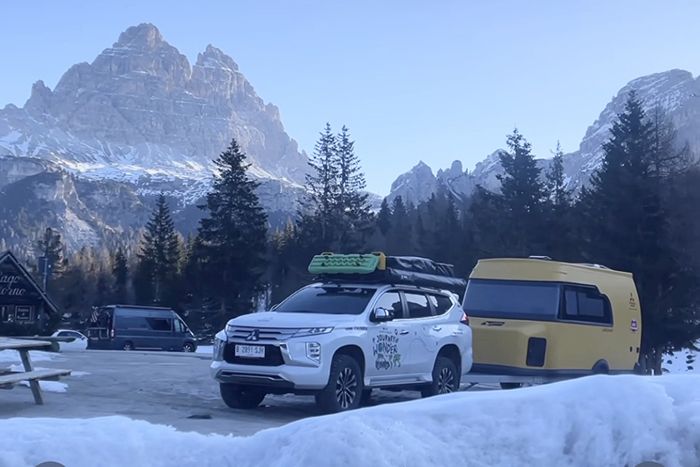 Mobil karavan yang dibawa bersama Cappuccino milik keluarga Koudijs.