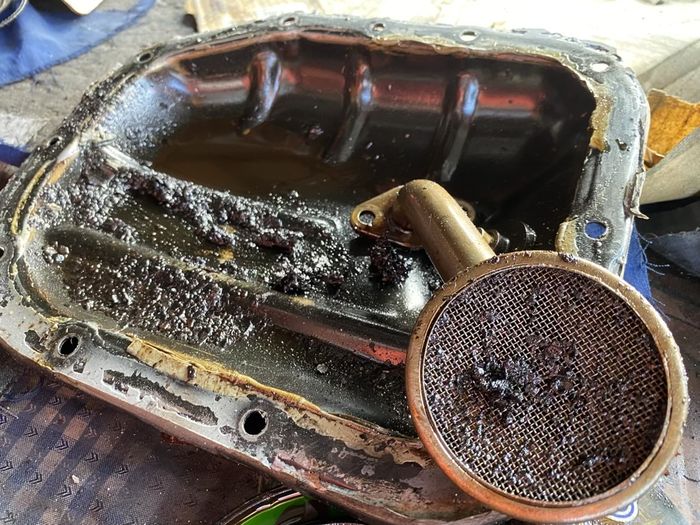 Telat ganti oli bisa bikin oil sludge bisa menyumbat pelumasan ke ring piston