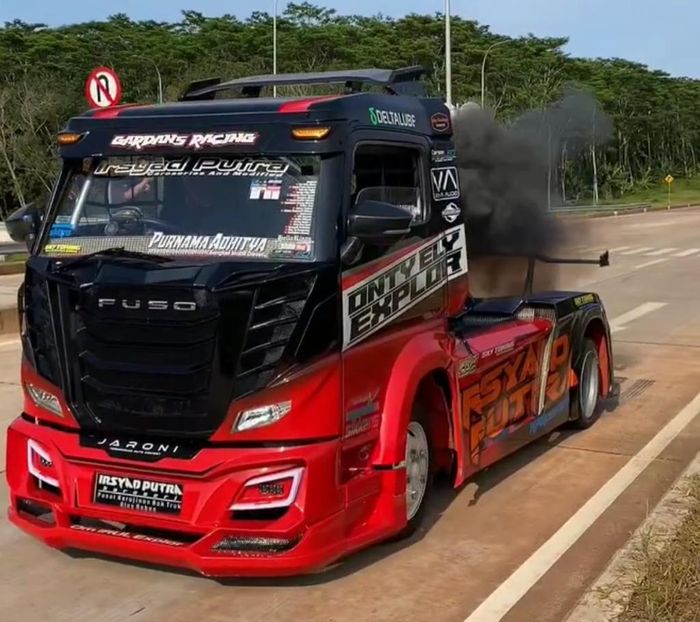Mitsubishi Fuso Canter saat turun drag drace
