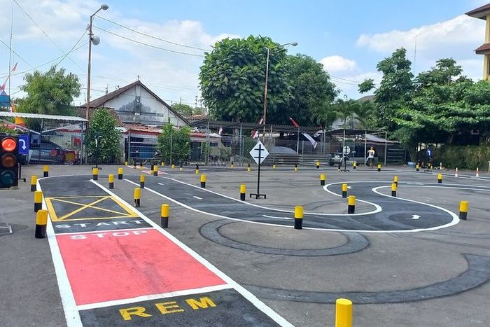 Sirkuit ujian praktik SIM C di Polresta Yogyakarta