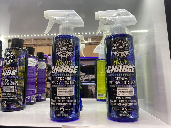 Coating instan dari Chemical Guys, diklaim punya efek water repellant yang baik.