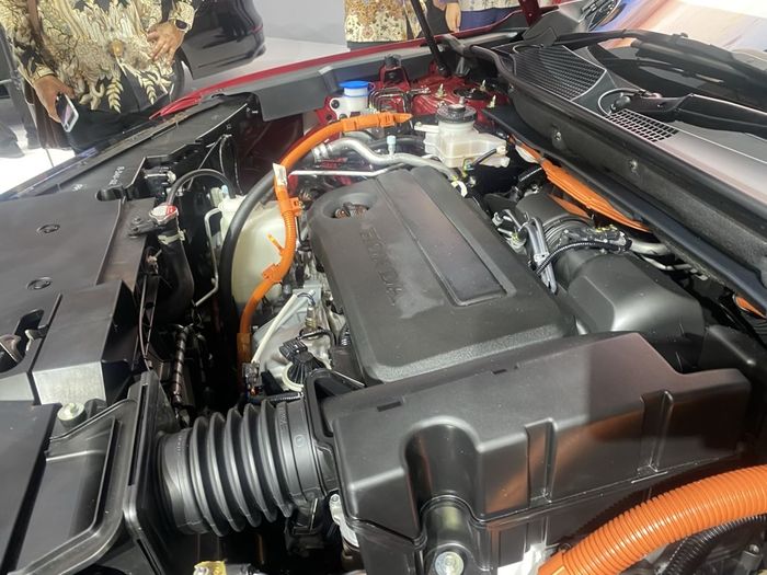 Mesin All New Honda CR-V Hybrid punya rasio kompresi mesin 13,9:1 sehingga lebih cocok pakai bensin RON 98.