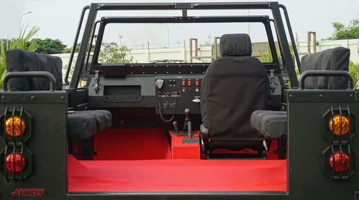 interior J-Forces Defile Vehicle.