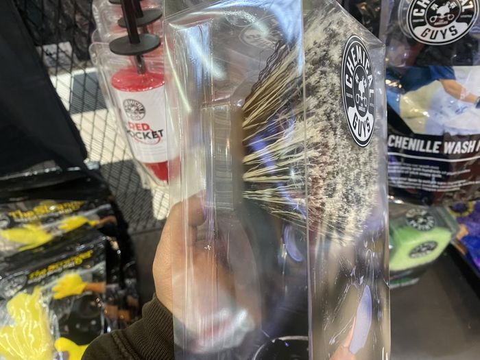 Sikat pembersih pelek mobil merek Chemical Guys Wheel Works