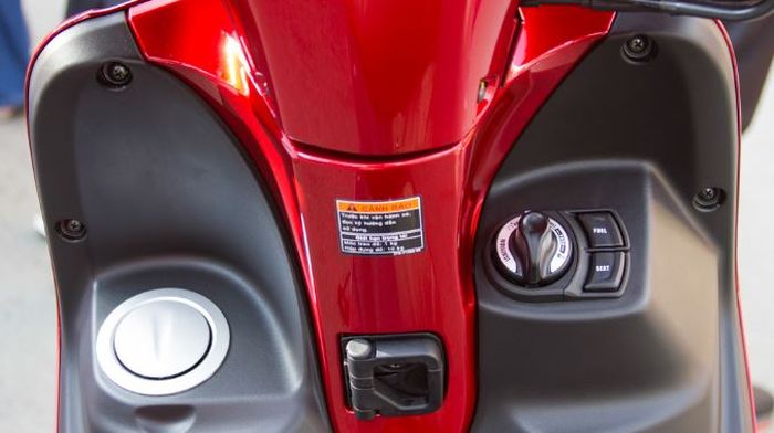 Yamaha Latte dibekali fitur smart key dan pengisian BBM di depan.