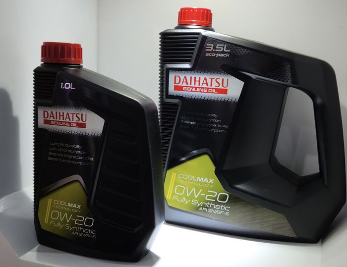 Daihatsu Genuine Oil (DGO) 0W-20 kemasan baru.