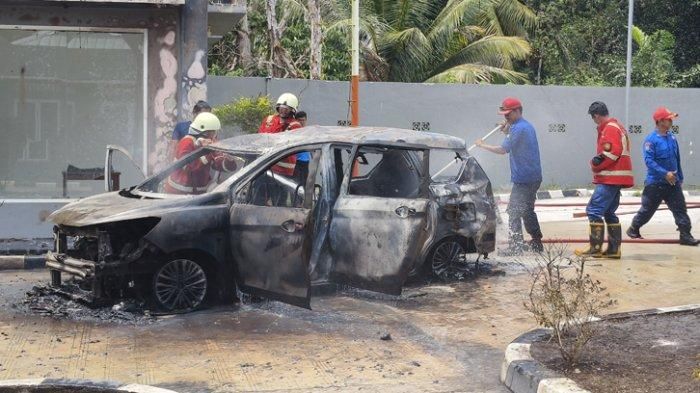 Suzuki Ertiga diduga jadi sarana penimbunan Pertalite yang terbakar di area SPBU 24.334.160 Perawas, Tanjung Pandan, Belitung