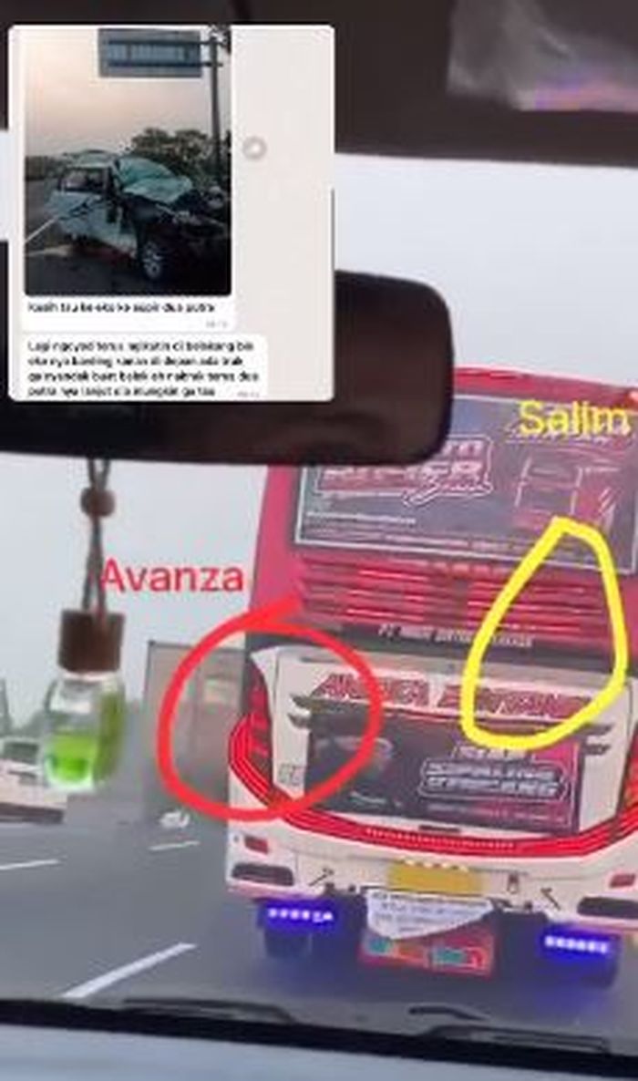 Tangkap layar Avanza tabrak truk kontainer saat ngontenin bus ugal-ugalan.