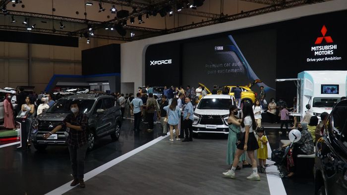 Kemeriahan di booth Mitsubishi selama GIIAS 2023