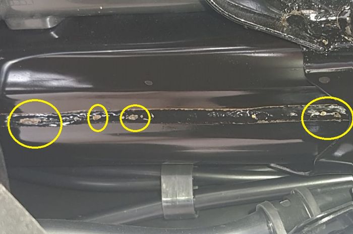Bercak kuning muncul di bagian sambungan rangka eSAF karena tidak tertutup cat
