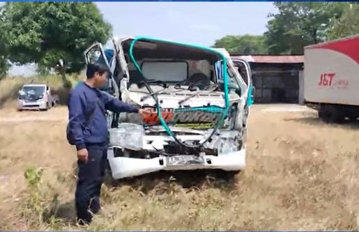 Kondisi Isuzu Traga yang menabrak Suzuki Mega Carry dan dump truck serta Toyota Rush di Pantura Kudus