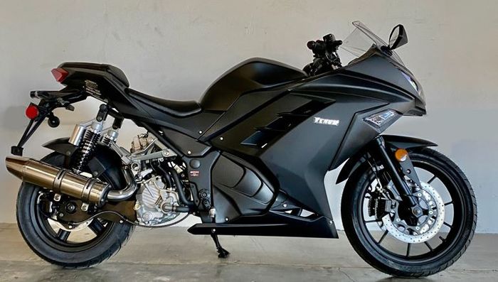 Bagian belakang Venom X22 GT menonjolkan mesin matic yang digunakannya.