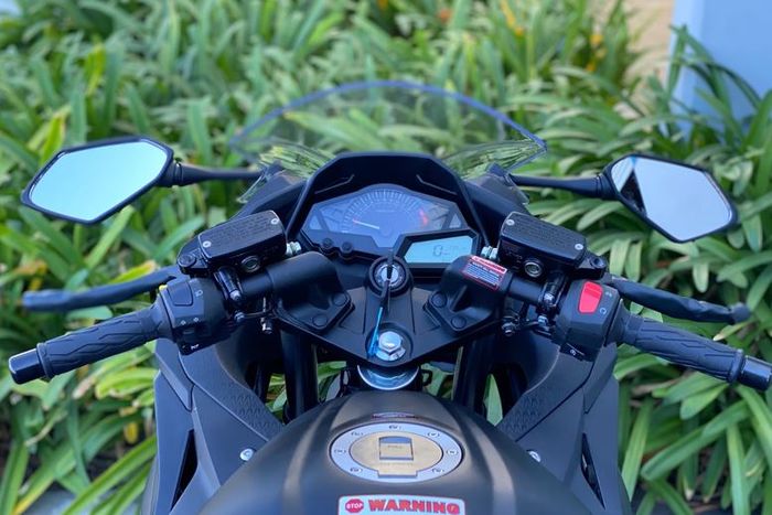 detail kokpit Venom X22GT.