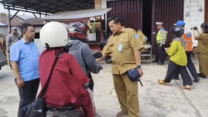 Razia pajak kendaraan yang dilakukan Samsat Belitung dan Satlantas Polres Belitung di Jl Gatot Subroto, Paal Satu, Tanjungpandan