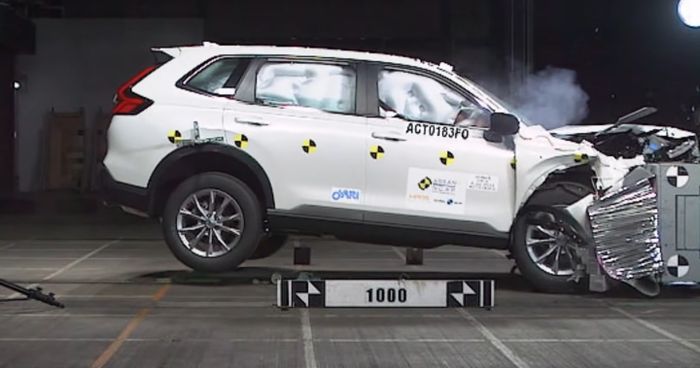 Honda CR-V telah melewati uji tabrak ASEAN NCAP dengan rating lima bintang.