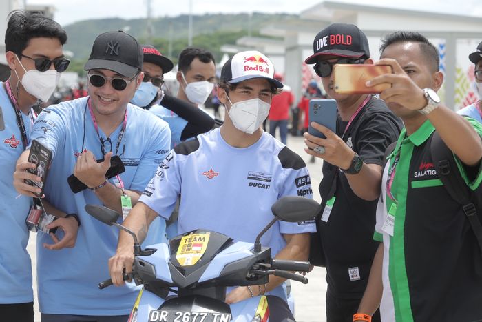 Akses paddock dan bertemu pembalap jadi salah satu benefit dari Bold Riders VIP Experience di MotoGP Indonesia 2023.