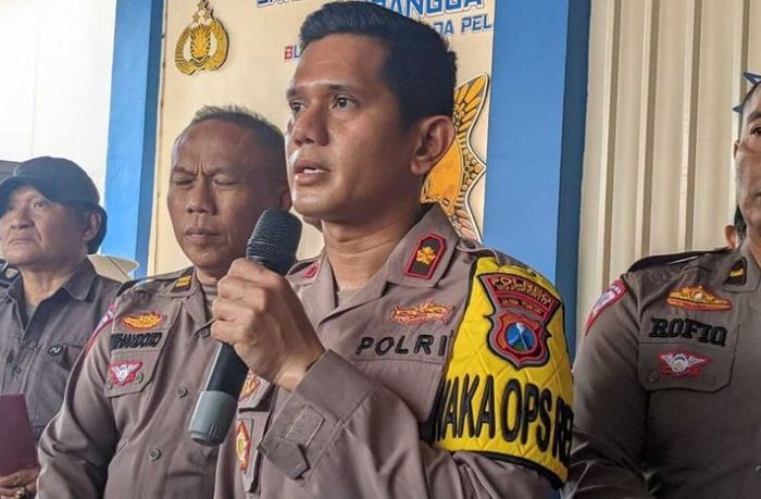 Wakapolres Mojokerto Kompol Afner Pangaribuan, menyampaikan perkembangan penanganan kasus kecelakaan di Desa Sajen, Kecamatan Pacet, Kabupaten Mojokerto, Jawa Timur, Jumat (25/8/2023).