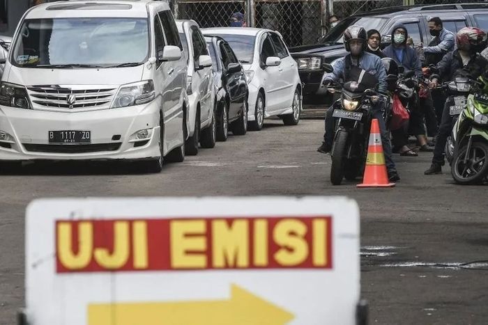 Mulai 1 September nanti, Polda Metro Jaya dan Pemerintah Provinsi DKI Jakarta akan mulai melakukan razia uji emisi kendaraan di 15 titik. Tapi sebelum tanggal tersebut belum akan ada penilangan.(Antara via ABC Australia) 
