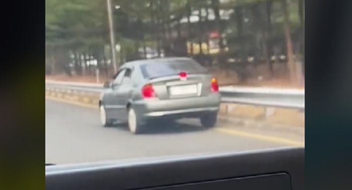 Hyundai Avega melaju tak terkendali di jalan tol, saat ditengok dalamnya, kondisi sopir dan penumpang bikin terkejut