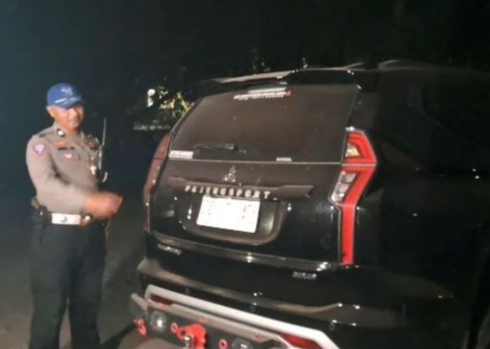 Polisi mengamankan Mitsubishi Pajero Sport bernomor DD 7 ATY milik AT yang melindas balita 15 bulan di Makassar.