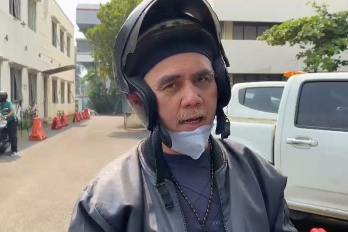 Andi (60) yang terkena tilang uji emisi karena merasa seperti dijebak