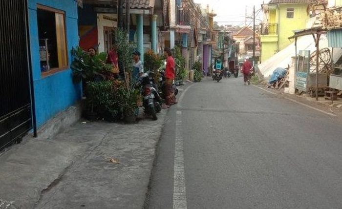 Tegur pemotor pakai knalpot brong, seorang pemuda disabet celurit di Jalan Muharto Gang 5 RT 1 RW 6 Kelurahan Kotalama Kecamatan Kedungkandang Kota Malang. 